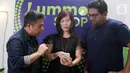 VP Community and Merchant Success Lummo Fandi Silalahi, Salam Resto Owner Dewi dan Founder dan CEO Lummo Krishnan Menon berbincang pada re-branding TOKKO di Jakarta (19/1/2022). LummoSHOP memperkokoh posisinya untuk membuka dan memaksimalkan peluang usaha berjualan online. (Liputan6.com/HO/Ading)