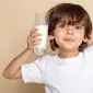 Sediakan susu untuk menjaga nutrisi anak dan membantunya menjalani ibadah puasa.