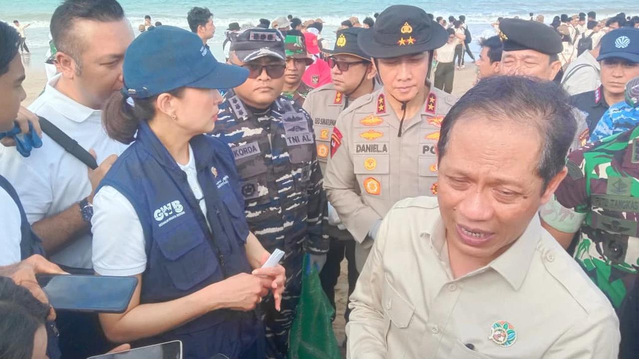 Menteri Pariwisata: Sampah di Pantai Bali Bisa Turunkan Devisa dan Kunjungan Turis