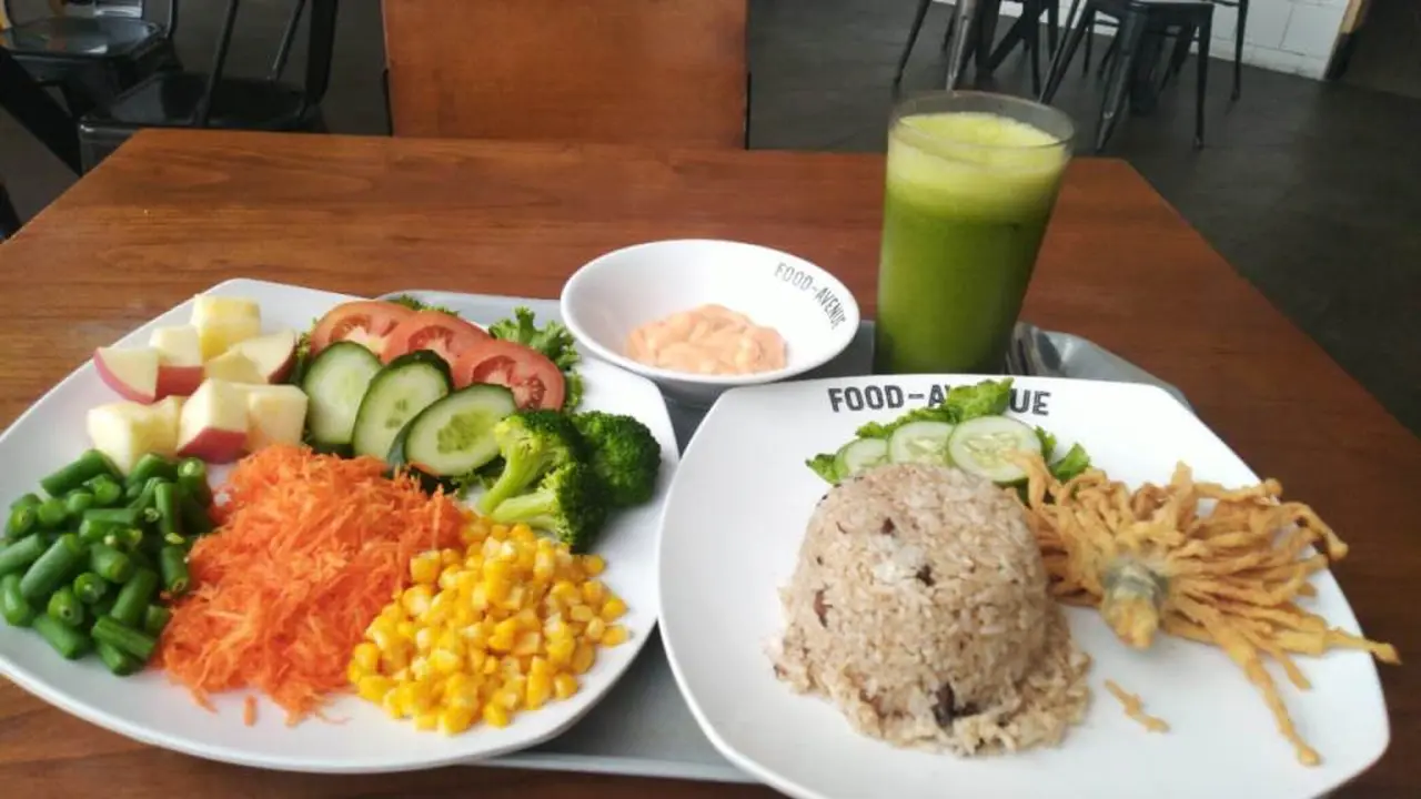 Menu Vegetarian Restoran Loving Hut di Ciputra World Jakarta