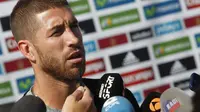 Bek Real Madrid, Sergio Ramos, membeberkan resep jitu timnya untuk mengalahkan Barcelona di El Clasico, Sabtu (2/4/2016). (EPA/Peter Powell)