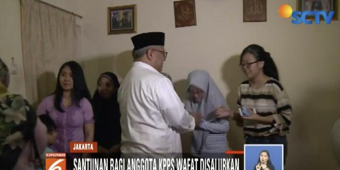 KPU Salurkan Santunan untuk Keluarga Anggota KPPS yang Meninggal Dunia