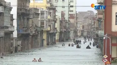 Diterjang badai irma, kawasan bisnis dan pemukiman di Kuba terendam banjir cukup parah.