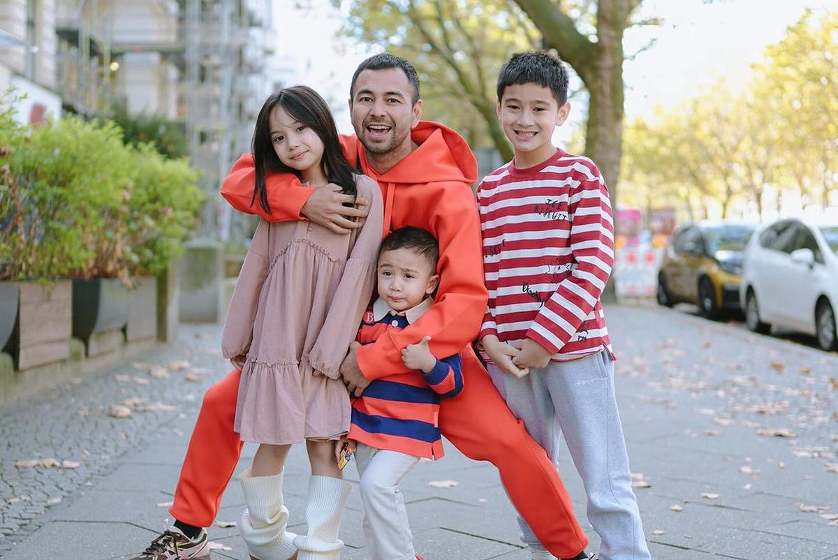7 Potret Keluarga Raffi Ahmad dan Gading Marten Kumpul di Jerman, Vibesnya bak Foto Bareng Besan