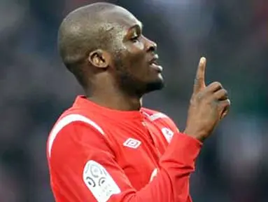 Selebrasi gol striker Lille asal Senegal Moussa Sow ke gawang Valenciennes dalam lanjutan Ligue 1 di Lille Metropole Stadium, 13 Maret 2011. AFP PHOTO / DENIS CHARLET 