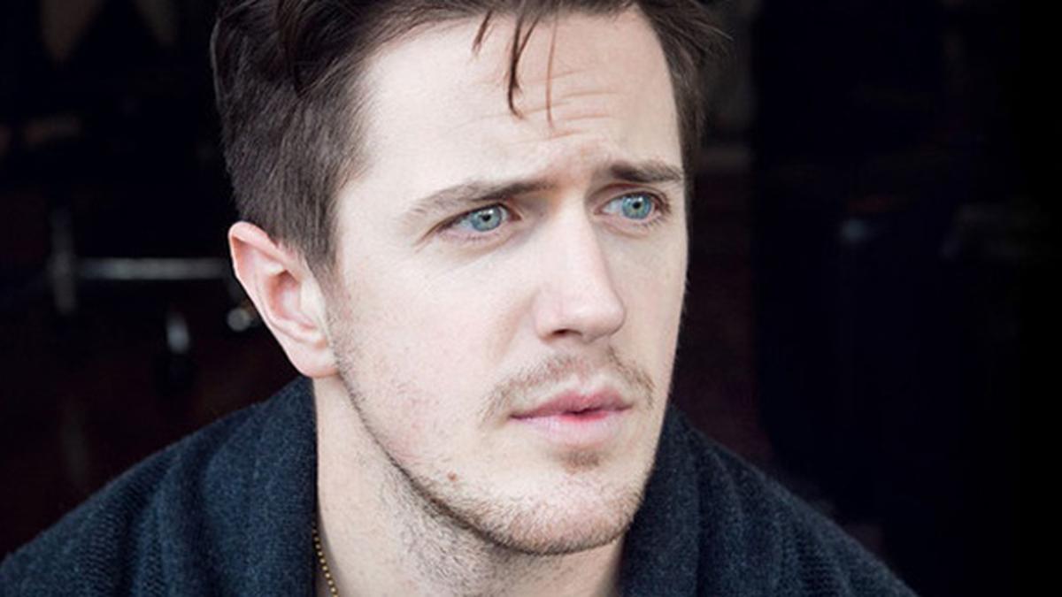 Pierce Brown Pria Ini DisebutSebut Sebagai Penulis Paling Tampan