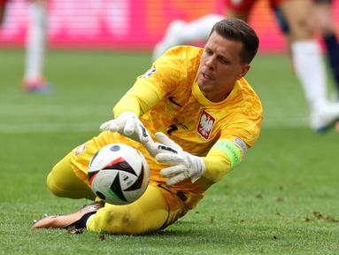 Mantan kiper Juventus dan Arsenal, Wojciech Szczesny, mengumumkan dirinya pensiun dari dunia sepak bola pada Selasa (27/08/2024). (Ronny HARTMANN / AFP)