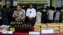 Polisi memberikan keterangan saat rilis di Polres Metro Pelabuhan Tanjung Priok, Kamis (27/10). Dalam rangka Pilkada DKI 2017 Polres Pelabuhan Tanjung Priok telah menggagalkan sejumlah kejahatan narkotika dan premanisme. (Liputan6.com/Gempur M. Surya)