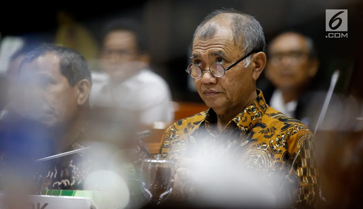 Ketua KPK Agus Rahardjo saat mengikuti rapat dengan Komisi III DPR di Kompleks Parlemen, Jakarta, Rabu (12/6/2019). Rapat tersebut membahas Rencana Kerja dan Anggaran (RKA) K/L Tahun Anggaran 2020. (Liputan6.com/JohanTallo)