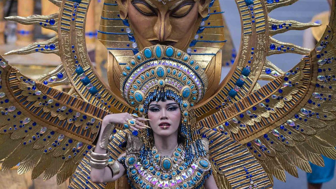 FOTO: Megahnya Grand Jember Fashion Carnaval 2025 Bertema Evoluxion