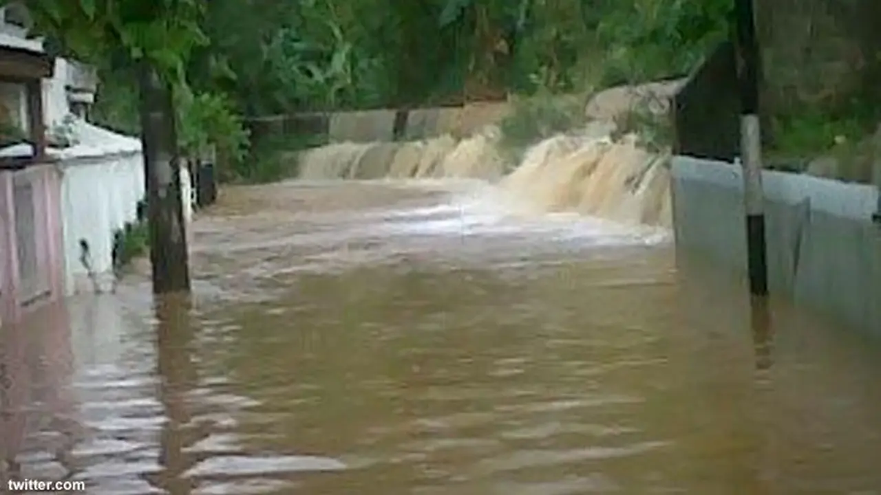 tanggul-pesanggrahan130808c.jpg