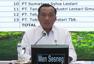 Menteri Sekretaris Negara (Mensesneg) Prasetyo Hadi dalam Konferensi Pers Satuan Tugas Penertiban Kawasan Hutan di Kantor Presiden, Selasa (20/1/2026). (Tangkapan Layar YouTube Sekretariat Presiden)