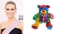 Model Heidi Klum Dandani Boneka Teddy Bear untuk Dilelang