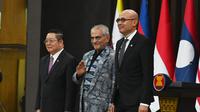 Presiden Timor-Leste Jose Ramos-Horta bersama dengan&nbsp;Wamenlu RI Arrmanatha Nasir dan Sekretaris Jenderal ASEAN Kao Kim Hourn di&nbsp;ASEAN Headquarters, Jakarta, Jumat (1/8/2025). (Dok. Kemlu RI)