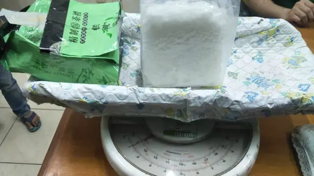 Sabu seberat 1 kilogram disita dari dua orang kurir narkoba di parkiran minimarket.