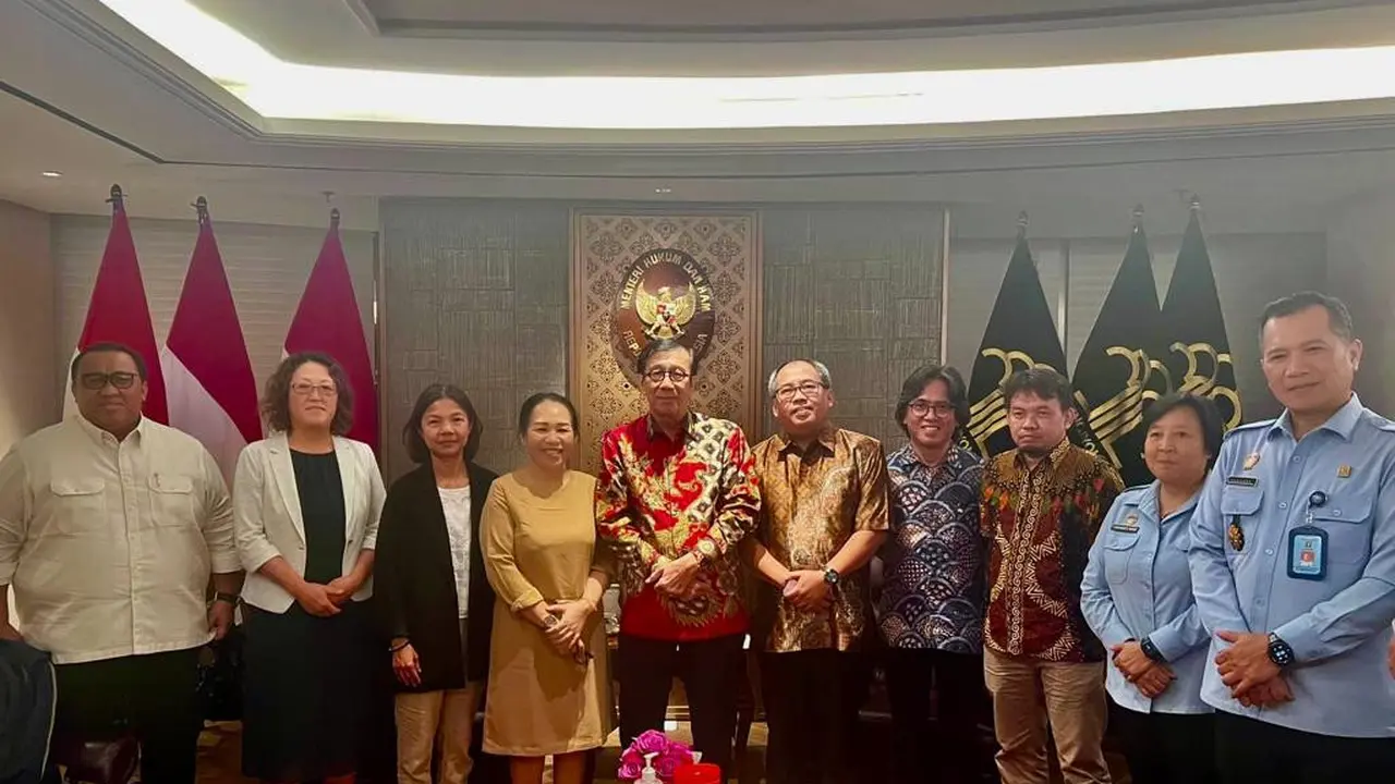 Gerakan Serikat Buruh Internasional melakukan pertemuan dengan Menteri Hukum dan Hak Asasi Manusia Yasonna Laoly di kantornya, Jakarta, Selasa (18/7/2023).