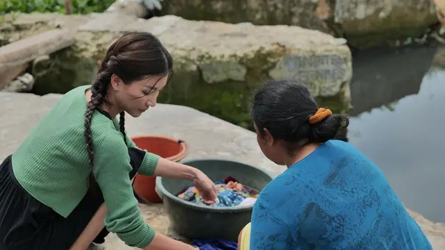 Dikenal Tajir Melintir, Ini 6 Potret Sarwendah Nyuci Baju di Pinggir Sungai