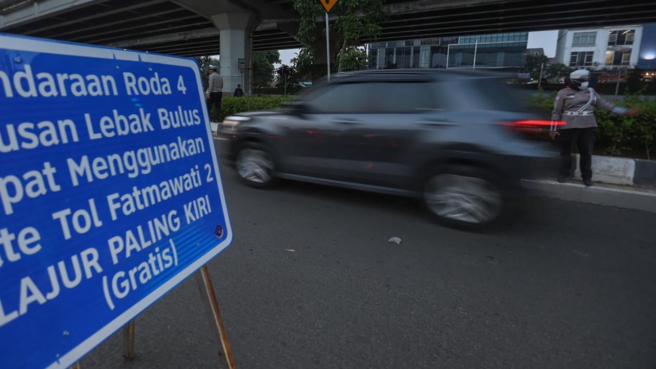 FOTO: Uji Coba Rekayasa Lalin di TB Simatupang, Jalur Gratis Tol Fatmawati Dibuka