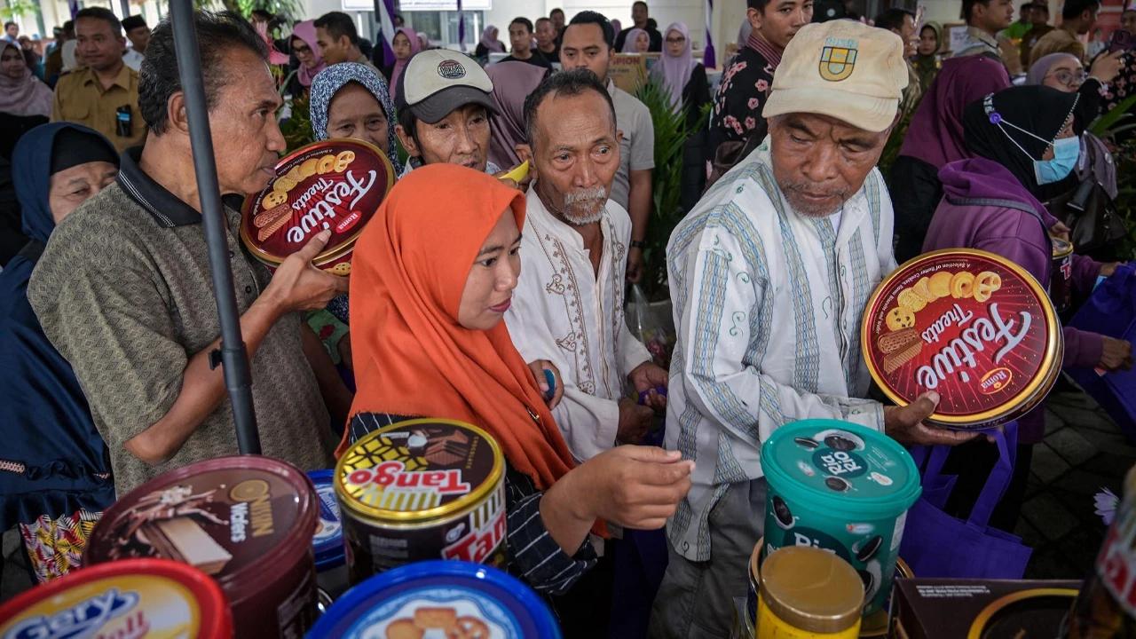 FOTO: Antusiasme Warga Sambut Aksi Sosial Ramadan di Surabaya