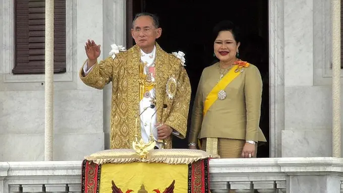 [Bintang] Bhumibol, Raja Thailand Meninggal Dunia