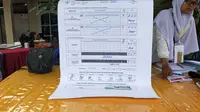 Hasil hitung surat suara di TPS 011 Kelurahan Sungai Buah Kecamatan IT II Palembang (Liputan6.com / Nefri Inge)