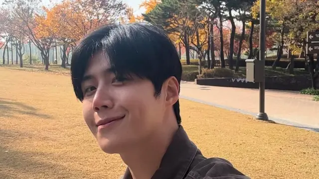 Kim Seon Ho, pemeran utama Can This Love Be Translated?, lagi rutin lari sebanyak tiga sampai empat kali seminggu. Kebiasaan ini membantunya menghapal naskah (instagram.com/seonho_kim)