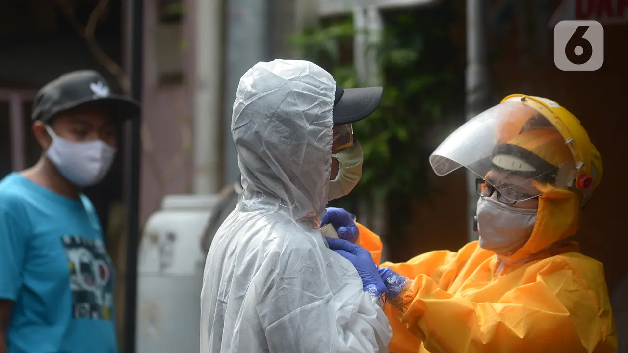 Penyemprotan Disinfektan di Pasar Cikini dan Pemukiman Warga