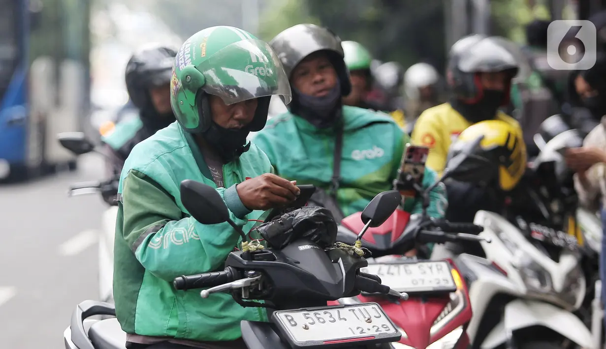 Kenaikan tarif ojek online (ojol) atau daring ini bergantung pada zona operasional layanan di masing-masing wilayah. (Liputan6.com/Angga Yuniar)
