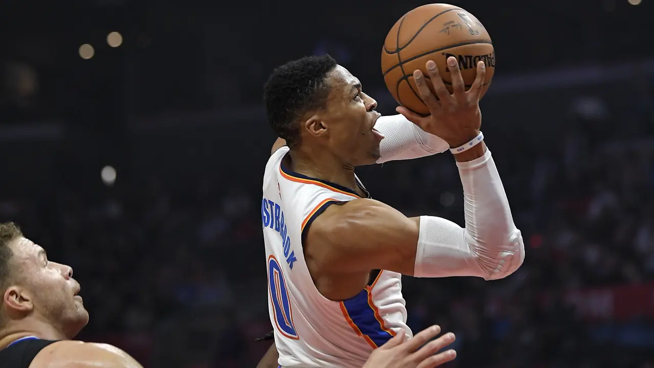 Aksi Russell Westbrook saat melawan Clippers