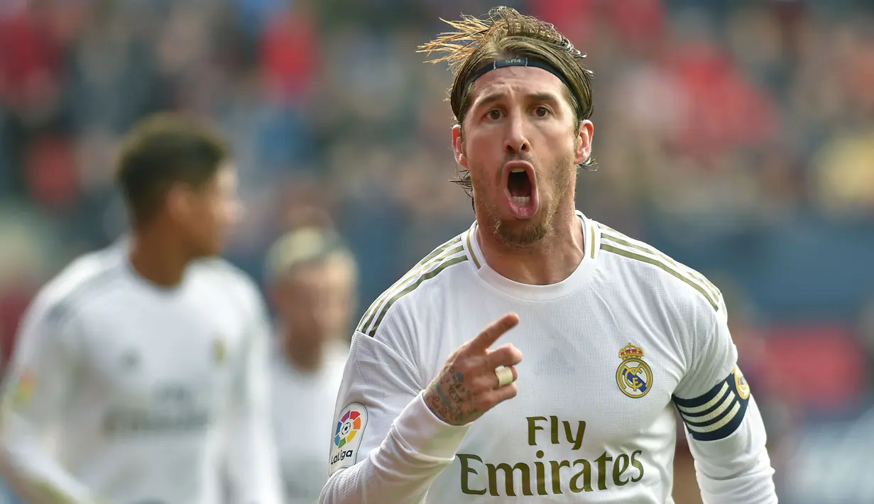 Sergio Ramos merupakan pemain terbaru yang meninggalkan Real Madrid dengan satus bebas transfer menuju Paris Saint-Germain pada musim ini. Sejak tahun 2005, dirinya tercatat telah persembahkan 22 trofi bersama Los Blancos, termasuk empat trofi Liga Champions. (Foto: AFP/Ander Gillenea)