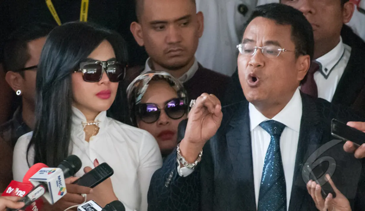 Artis Syahrini menjalani pemeriksaan di Gedung Bareskrim Mabes Polri, Jakarta, Senin (2/3/2015). Syahrini diperiksa terkait kasus Ketua KPK nonaktif Abraham Samad dan Feriyani Lim. (Liputan6.com/Yoppy Renato)