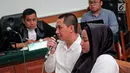 Terdakwa kasus dugaan penipuan First Travel, Andika Surachman dan istrinya Anniesa Hasibuan saat menjalani sidang di PN Kota Depok, Senin (23/4). (Liputan6.com/Herman Zakharia)