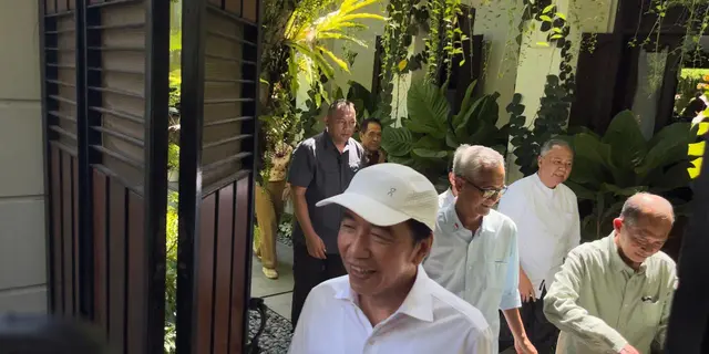 Jokowi Kumpulkan Teman Kuliah Jelang Persidangan