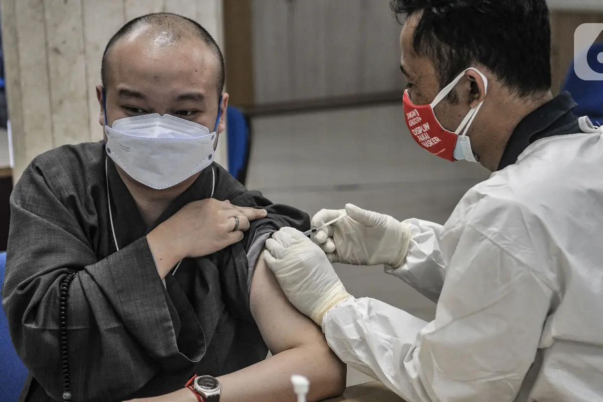 Tokoh Lintas Agama di Jakarta Utara Terima Vaksinasi Covid-19