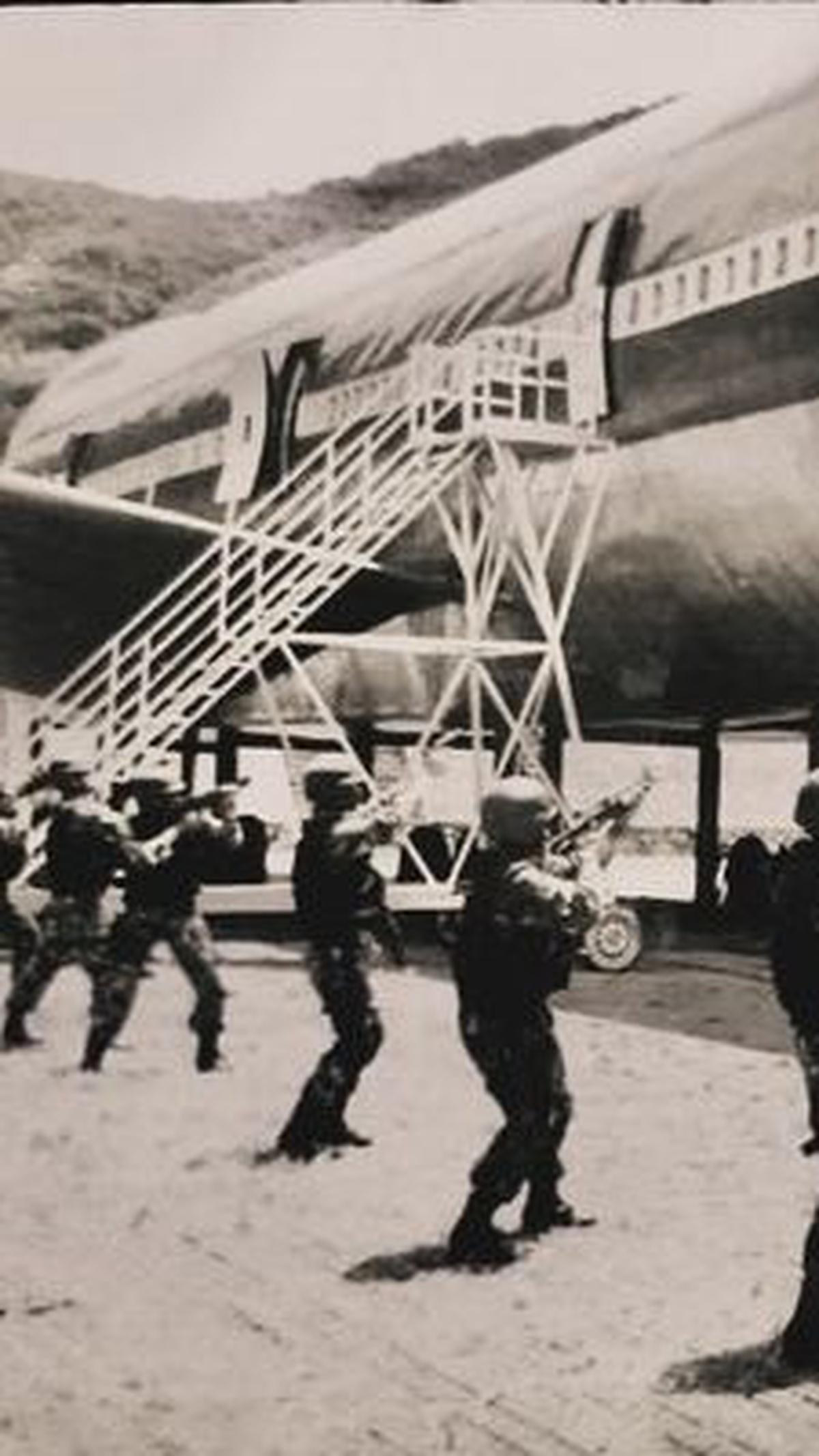 "Batalyon 707 Anti Teror Kopassus Korea Selatan, th. 2001," jelasnya. <br>