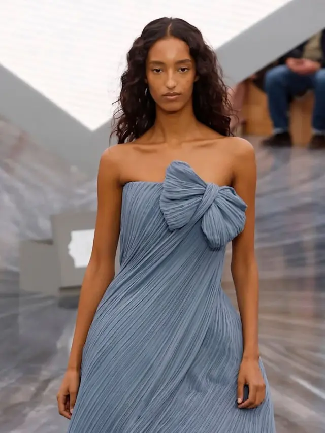 Mona Tougaard saat fashion show bersama Dior. [@mona_tougaard]