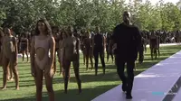Pagelaran busana Kanye West tidak dihadiri oleh beberapa anggota keluarga Kardashian.
