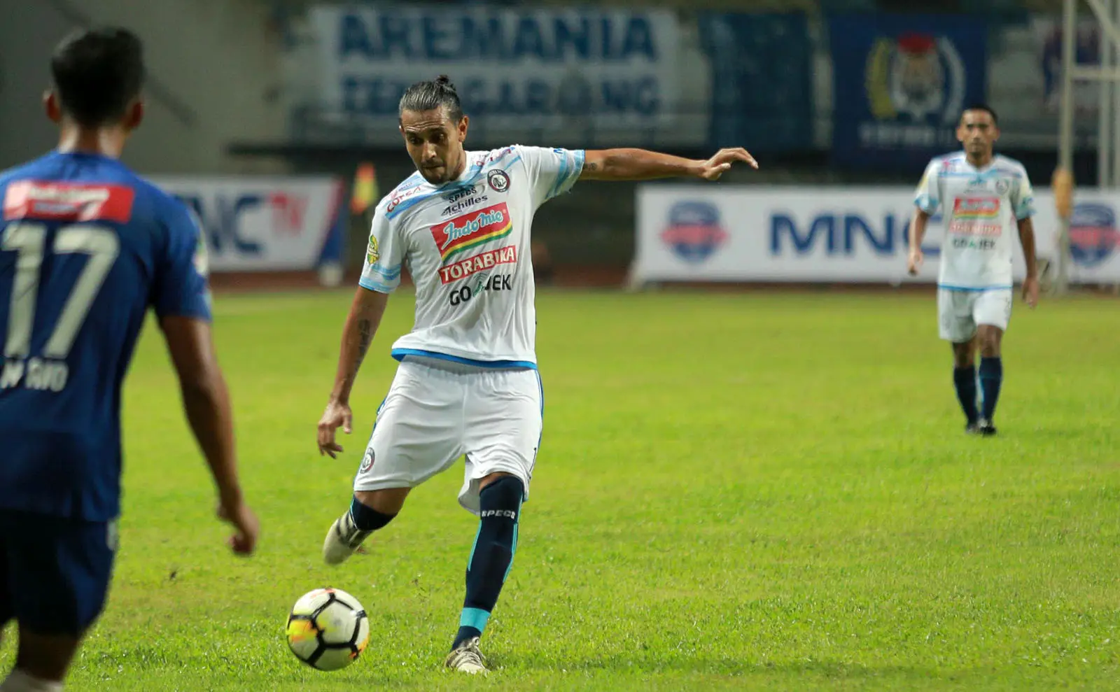 Gustavo Lopez saat bermain untuk Arema melawan PSIS di PGK II, Jumat (23/2/2018). (Bola.com/Iwan Setiawan)