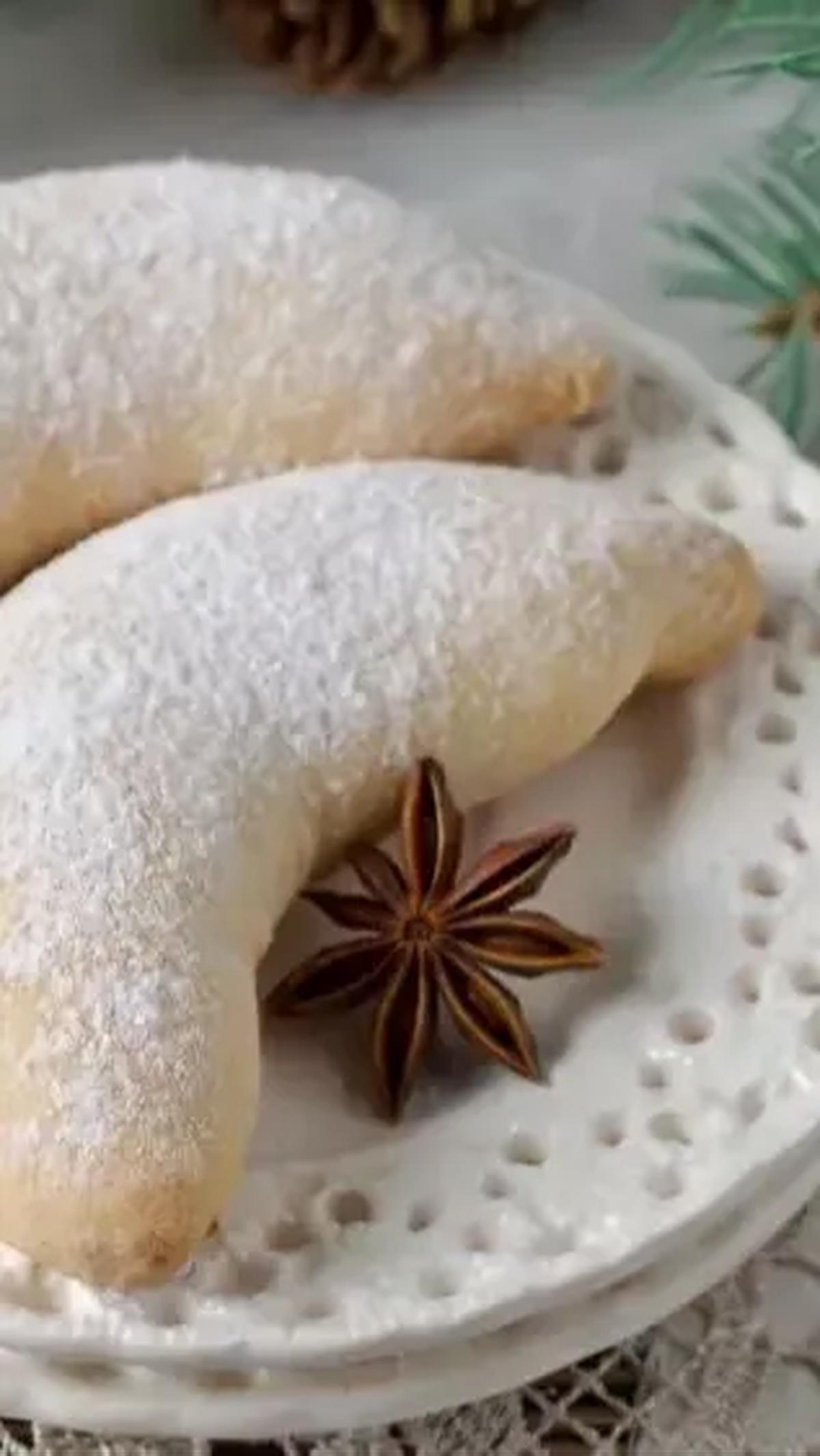6. Resep Camilan Olahan Keju: Cream Cheese Crescent Cookies