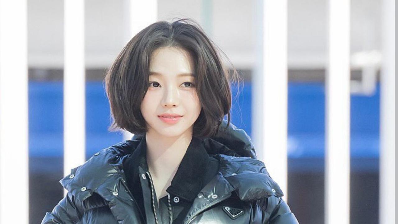 Karina aespa Tampil Fresh dengan Rambut Pendek di Bandara, Siap Hadiri Milan Fashion Week 2025