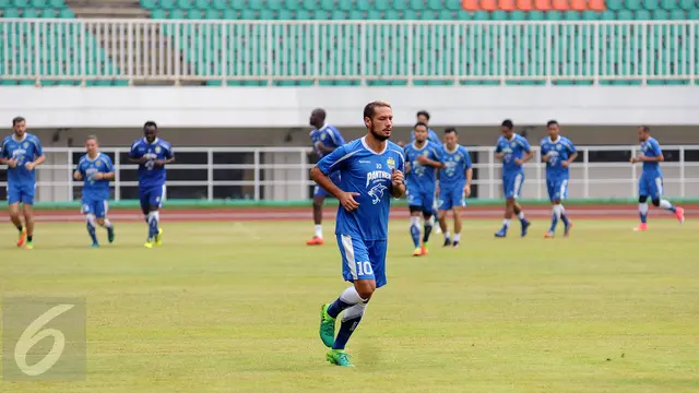 20170421-Hadapi PS TNI, Persib Latihan di Pakansari-Tebe