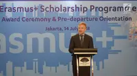 Duta Besar Uni Eropa untuk Indonesia, Vincent Guérend memberikan sambutan pada acara penerima beasiswa Erasmus+ untuk 240 mahasiswa dan dosen Indonesia di Jakarta, Sabtu (14/7). Penerima beasiswa akan menempuh studi di perguruan tinggi.(Liputan6.com)