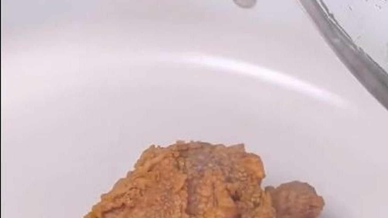 Cara Menghangatkan Ayam Goreng Krispi, Cukup Gunakan Es Batu