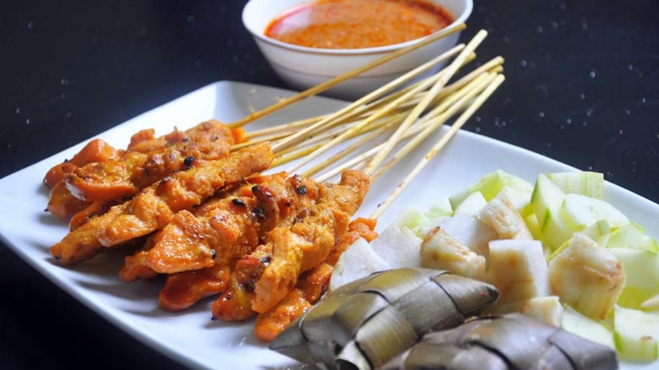 Ilustrasi Ketupat dan Sate