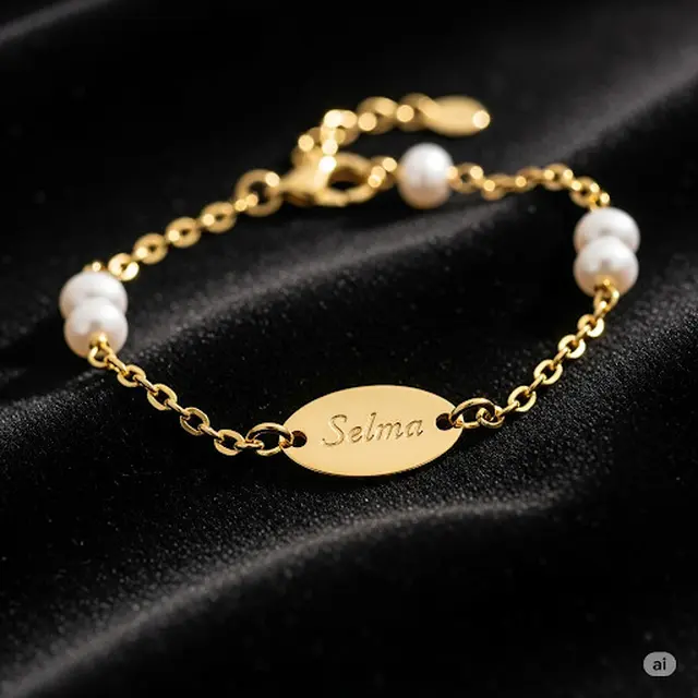 Gelang Rantai Emas dengan Aksen Mutiara dan Charm Nama