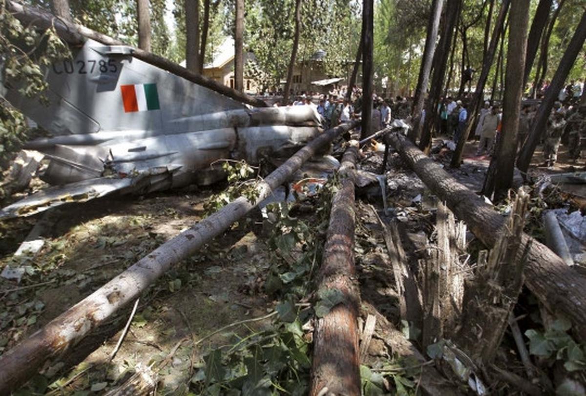 Gagal manuver, jet MiG-21 militer India jatuh