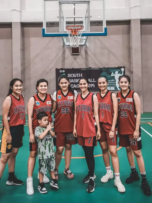 Potret Maudy Koesnaedi Tanding Basket (sumber: instagram/maudykoesnaedi)