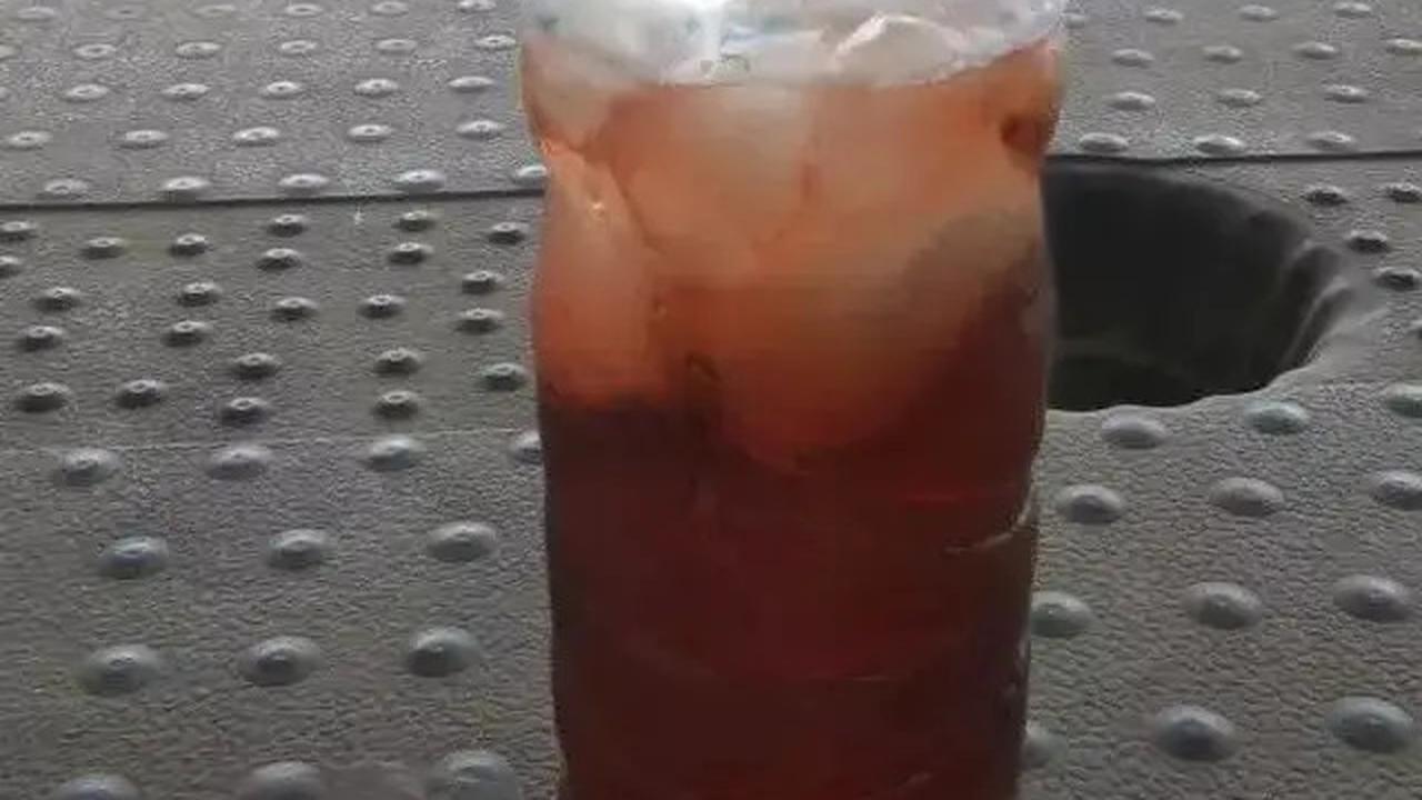 10 Potret Kocak Orang Minum Es Teh di Cuaca yang Panas Ini Bikin Tepuk Jidat