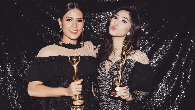 Potret Kedekatan Raisa dan Isyana Sarasvati (sumber: instagram/@isyanasarasvati)