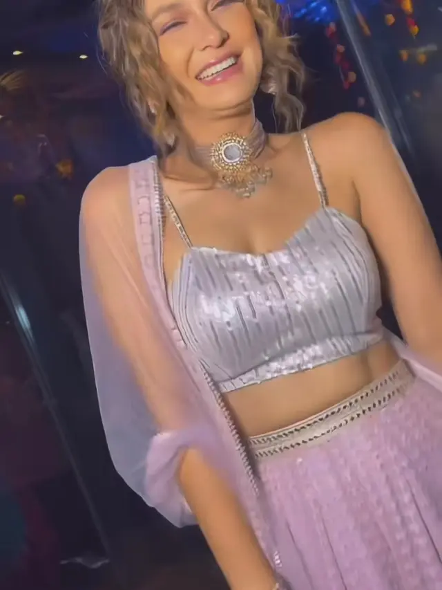 Luna Maya hadir di acara diwali yang digelar MD Entertainment